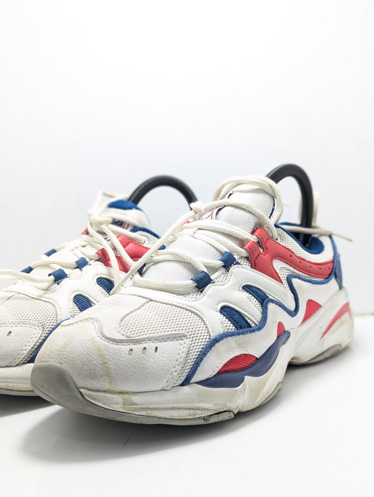 Fashion Chasing Graphics White